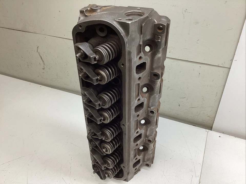 Ford 302CI 1978-1979 bloque pequeño culata D7oe-da código de fecha-8H17 Foto 2 de 4