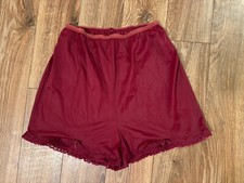 Vintage Vanity Fair Nylon Tricot Tap Panties PILLOW TAB Lace Trim Burgandy 6