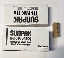 Sunpak Auto 120J Professional Flash With Sunpak TR-PAK IIa and extra bulb
