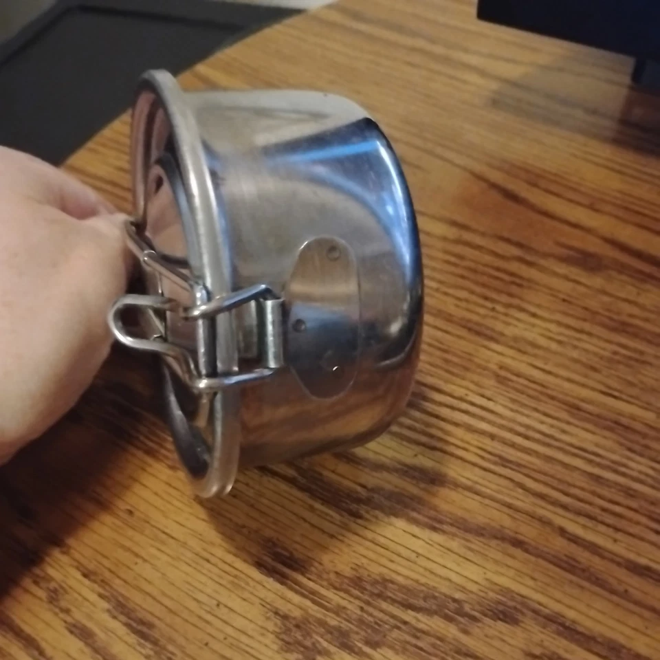 Vev Vigano Inox Pequeña Olla/Sartén de Acero Inoxidable Tapa de Bloqueo Hecho en Italia Foto 4 de 4