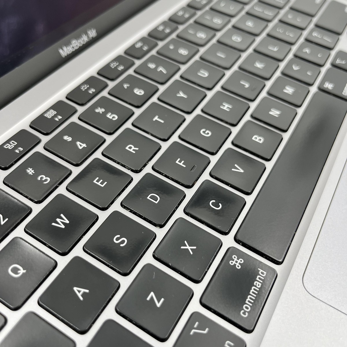 Apple MacBook Air (M1,2020) 8GB 【美品】 MacBook Air 2020 M1 8-Core / 7-Core GPU 8GB 256GB Gold Very