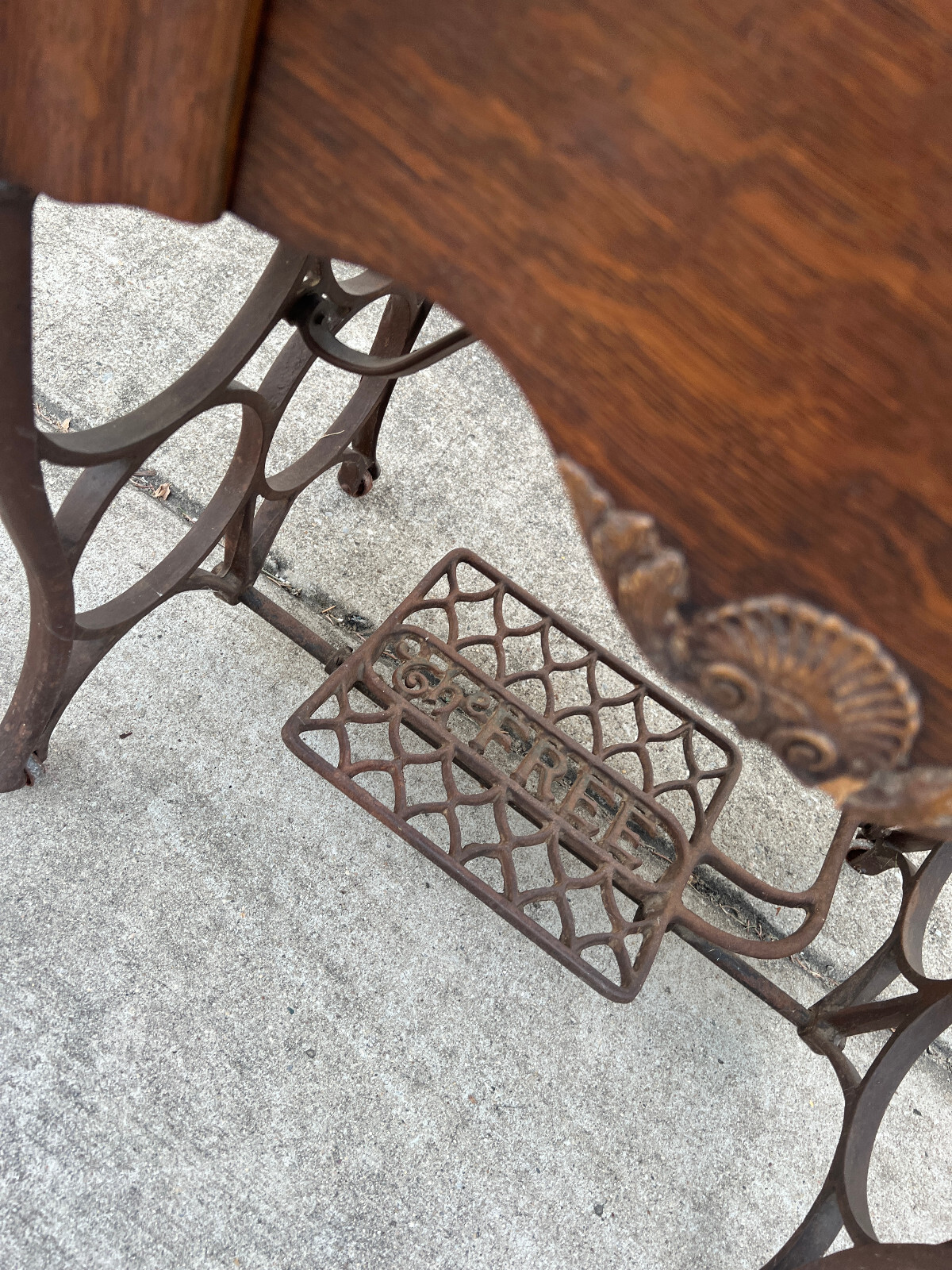 Freedom Tree Sewing Machine 1905-1915 Free No. 5 in Oak Cabinet Treadle Sewing Machine - RARE ...