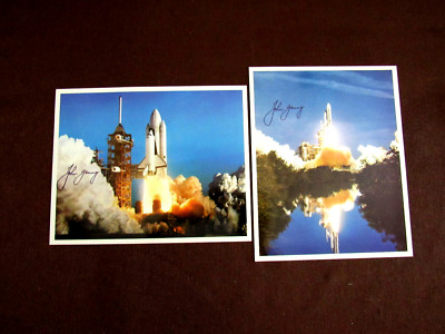 JOHN YOUNG APOLLO 10 16 ASTRONAUT AUTO AP SIGNED AUTO VINTAGE NASA LITHO PHOTOS