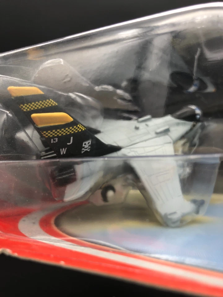 Disney Pixar Aviones Bravo Jolly Llaves USS Flysenhower Fighter Jet Val Kilmer Foto 3 de 4