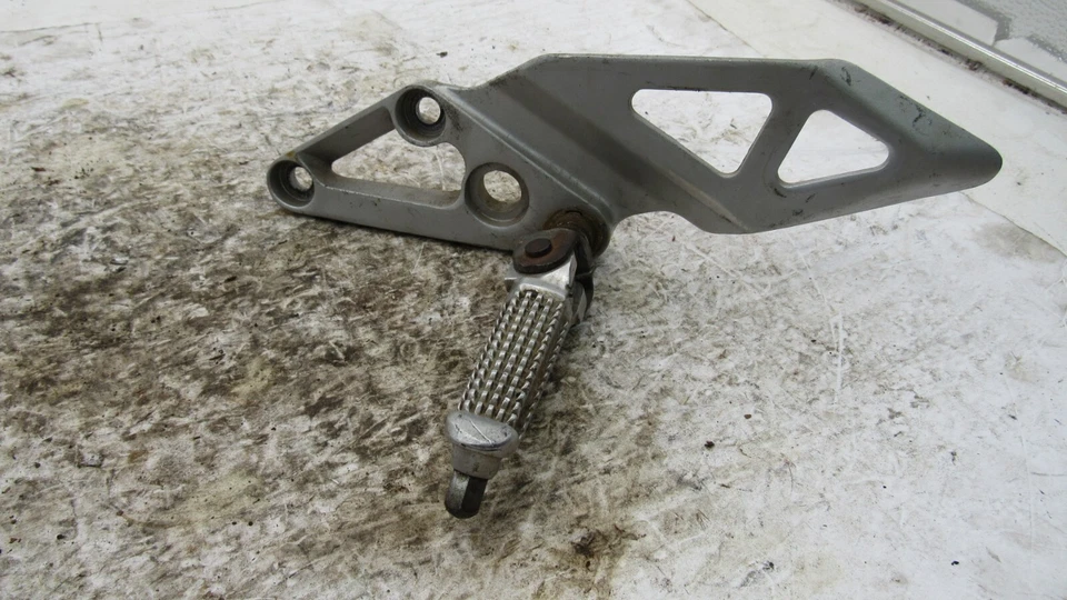 Suzuki GSXR750 GSX-R750 1994 OEM estriba y soporte delantero izquierdo del conductor Foto 2 de 4