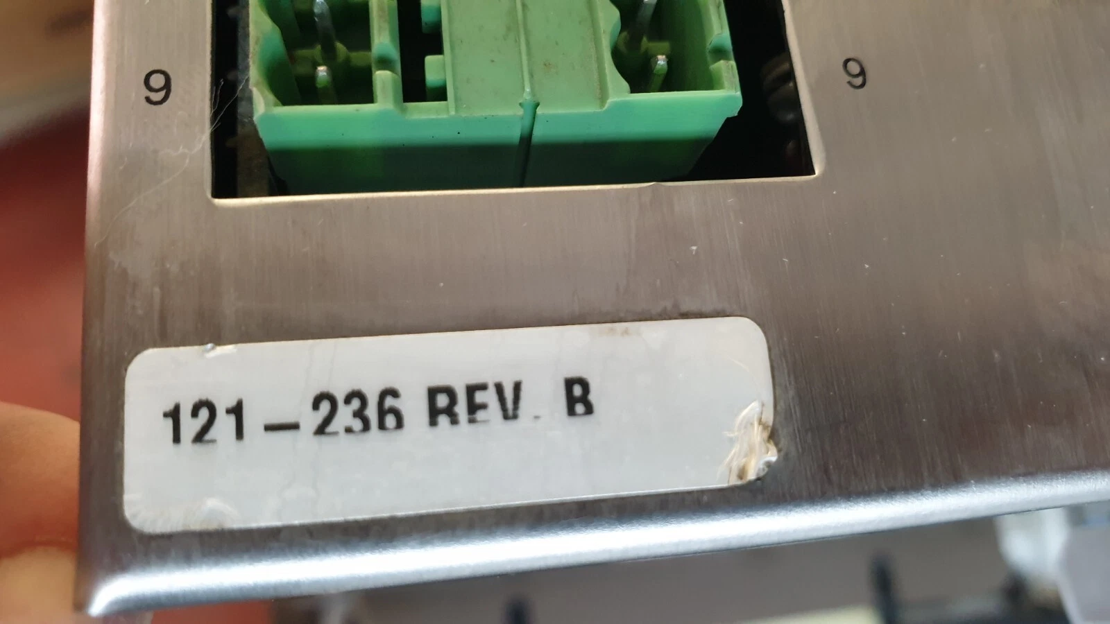 Model label 121-236 REV. B on the SC750 front panel