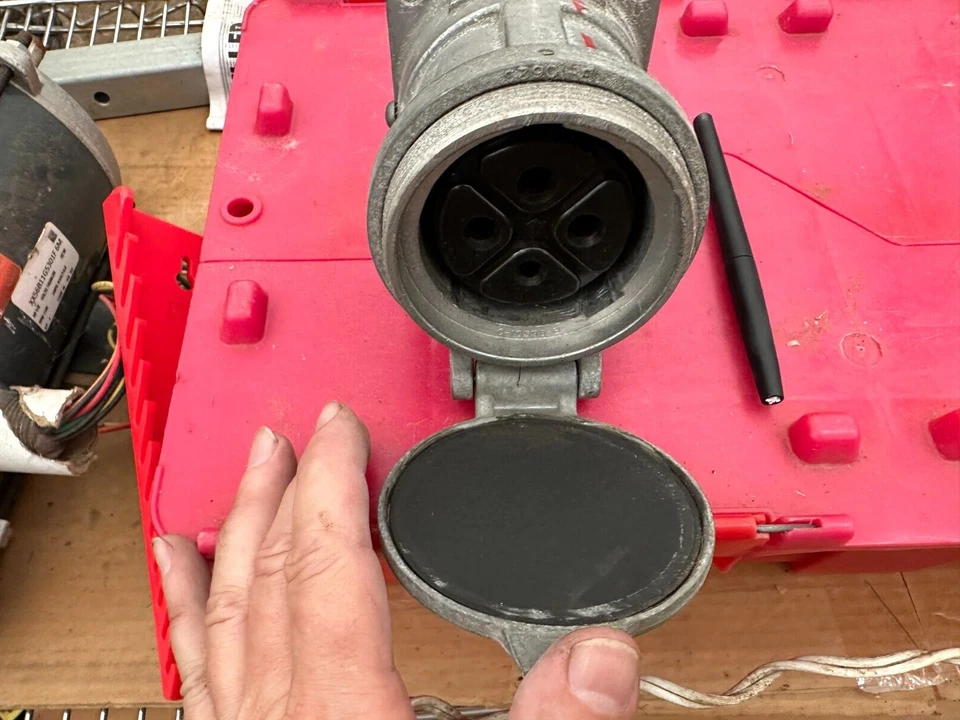 Russell Stoll 3124 Plug 60A 480VAC , 250V AC-DC - Image 3 of 4