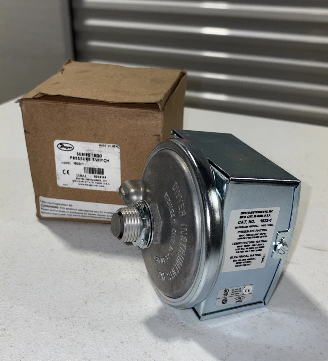 Dwyer Series 1800 Pressure Switch Model 1823-1 photo 1