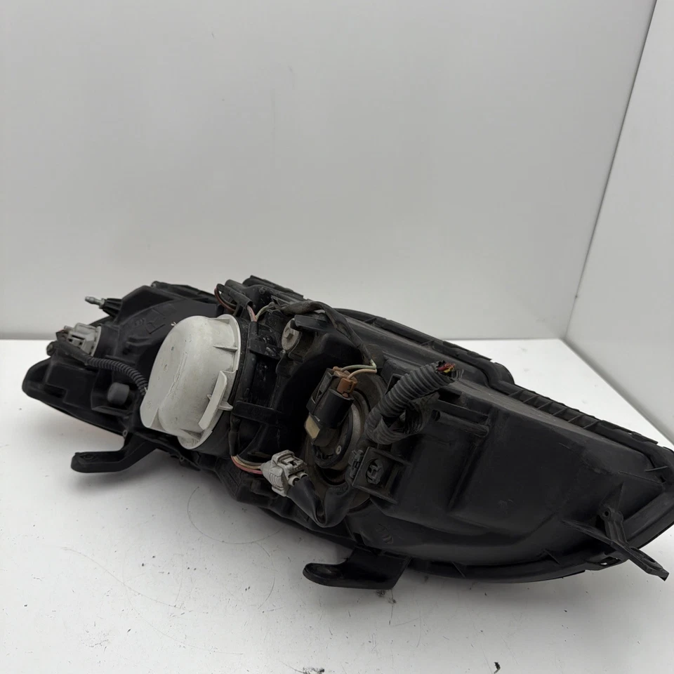 Правая правая фара 2005 Subaru Legacy 1405682 B252-02 - Изображение 2 из 4