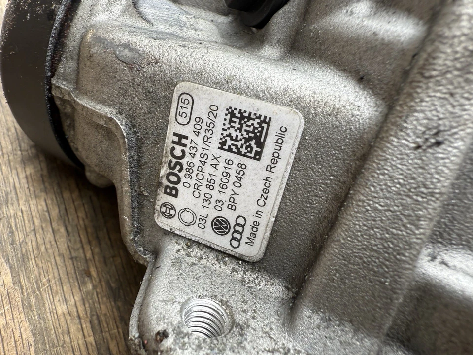 Bomba de combustible de alta presión Audi A3 Volkswagen Jetta 2.0 2010-2013 OEM usada Foto 2 de 3