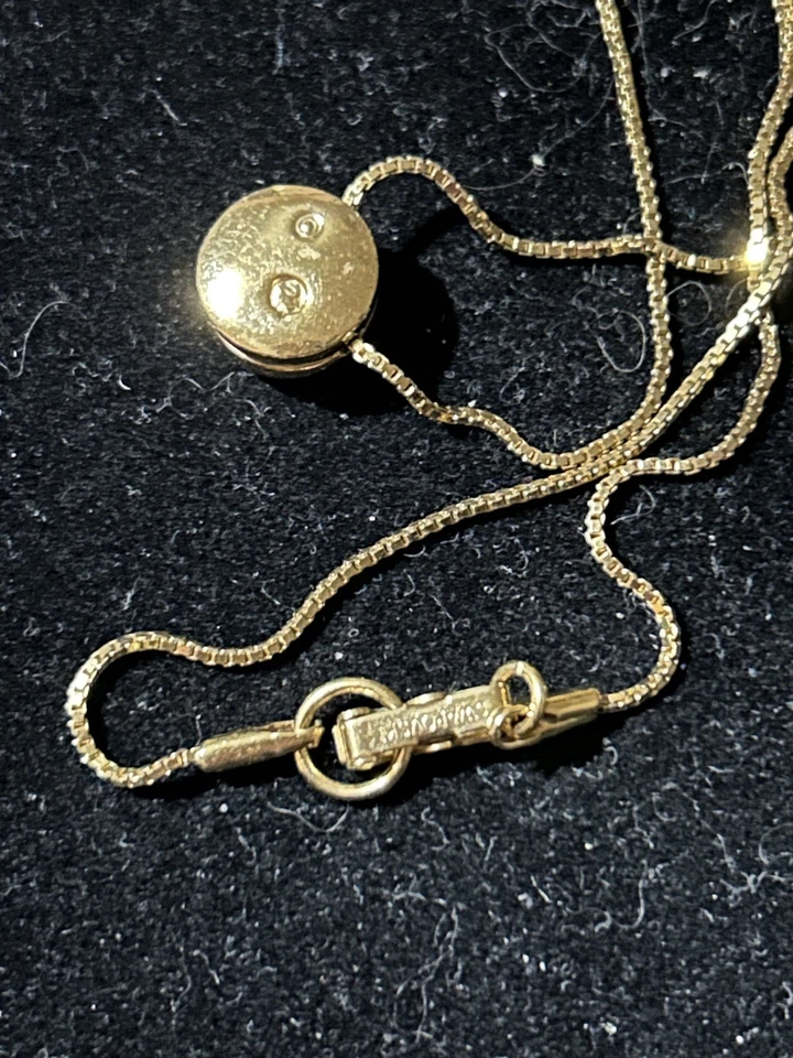 Collar colgante vintage solitario iridiscente Swarovski chapado en oro amarillo Foto 4 de 4