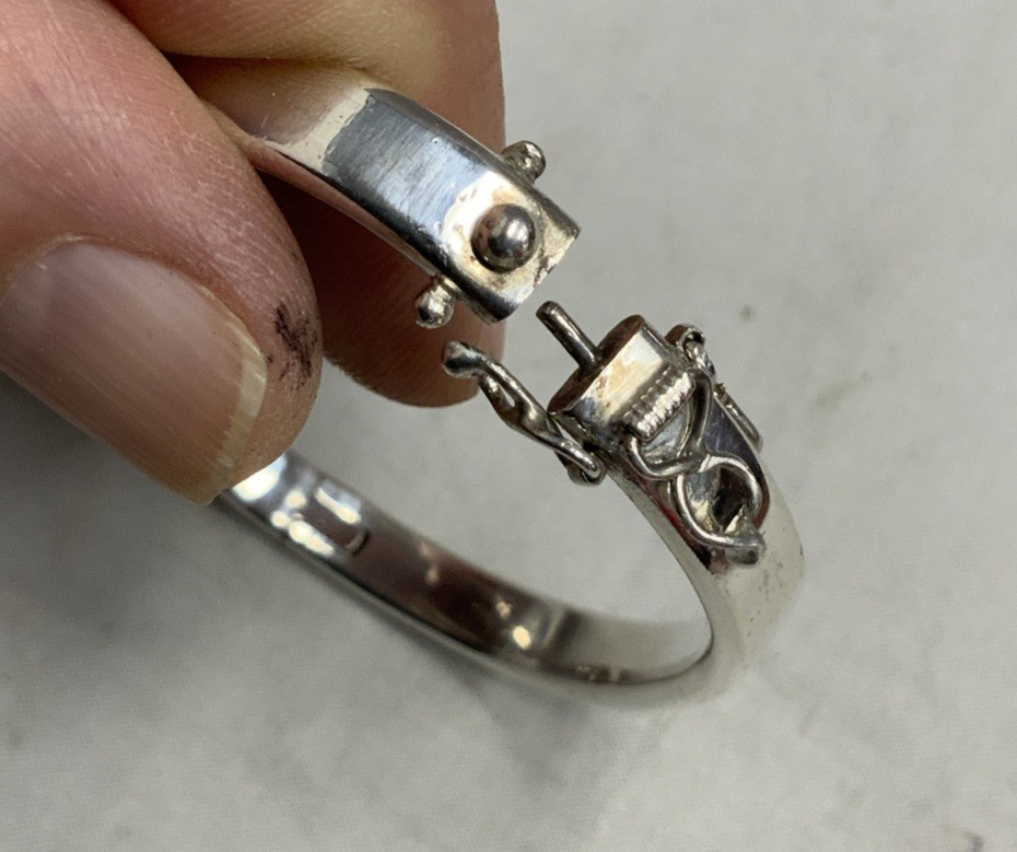 Sergio Bustamante Signed Frog Bangle Bracelet .92… - image 6