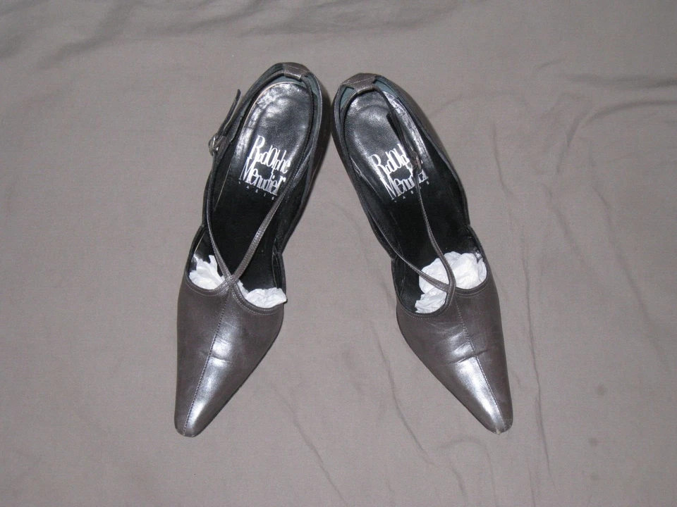 Bombas vintage Rodolphe Menudier Paris biqueira. Couro cinza. Tamanho 38EU/7US - Imagem 2 de 4