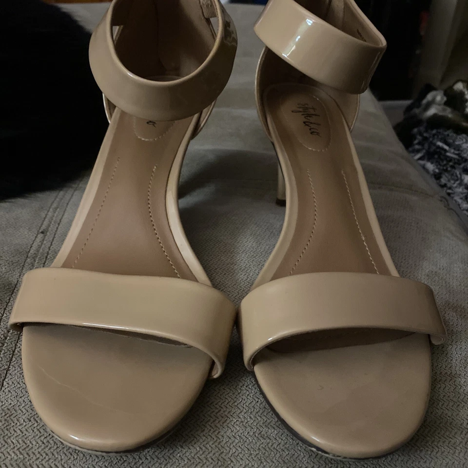 Style & Co Beige Charol Punta Abierta Tobillo Correa/Tacones con Cremallera para Mujer Talla 8 Ancho Foto 2 de 4
