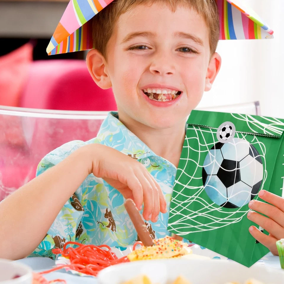 Bolsas de papel de fútbol 18 piezas bolsas para regalos de fiesta de fútbol bolsas de regalo de dulces para niños A Foto 4 de 4