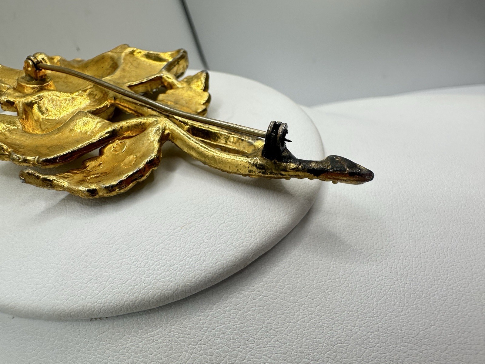 VTG Rose Rhinestone Gold Tone Pot Metal? Brooch Pin Unsigned Estate Sale 3i Read - Image 6