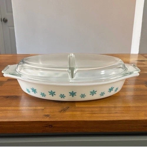 Vintage Pyrex White Blue Snowflake 1 1/2 Quart Divided Casserole Dish with Lid