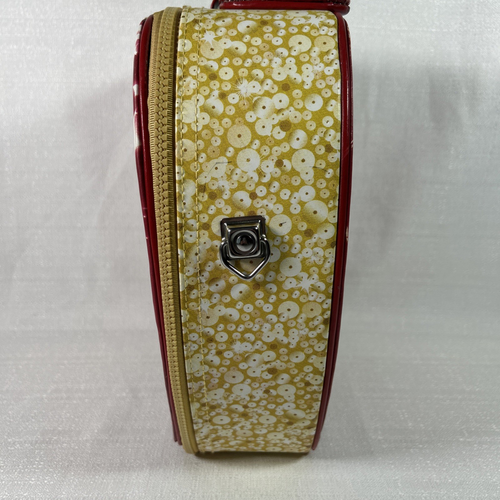 Bratz Forever Diamondz Zip Up Cosmetic/Doll Case Bag 2006 Top Handle Pocket