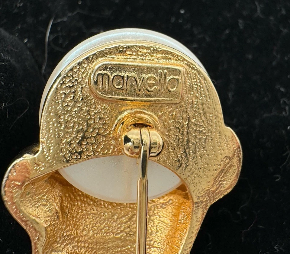 Marvella Gold Tone Pearl Accen Signed  Ice Cream Brooch Pin - Image 4 of 4
