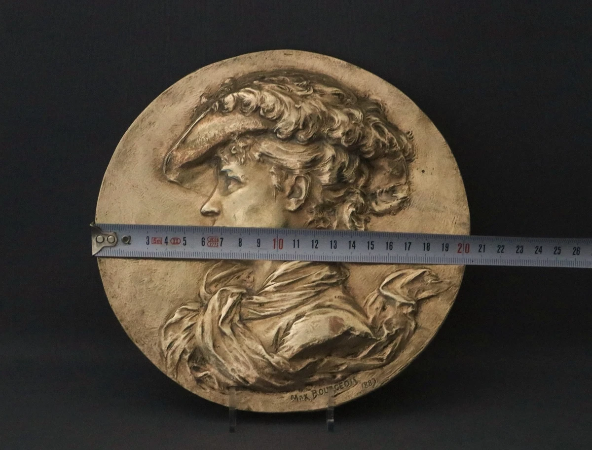 1883/Max Bourgeois (1839-1901)/France/bronze medaillon of a lady