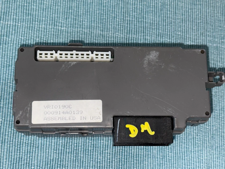 01-03 Toyota Sienna Multiplex Relay Integration Body Control Module 89221-08010 - Image 4 of 4