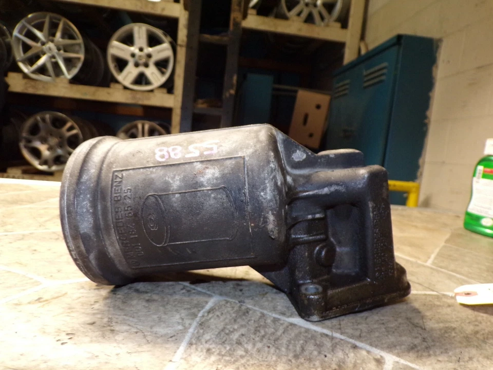 1983 MERCEDES  380 SEL ENGINE OIL FILTER HOUSING UNIT OEM FACTORY ASSEMBLY - Image 4 of 4