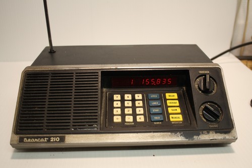 Vintage Uniden Bearcat 210 Scanner - Picture 2 of 4