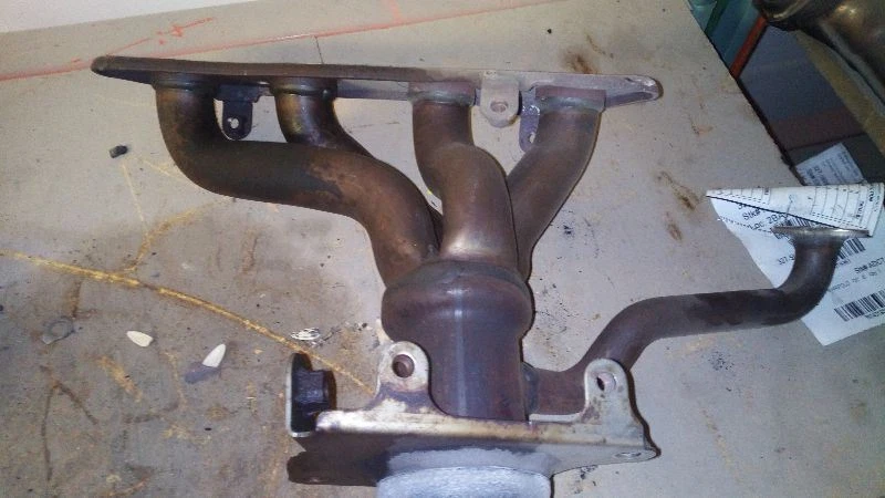 Colector de escape Toyota Prius 2011 1,8 L 4019361 Foto 2 de 4