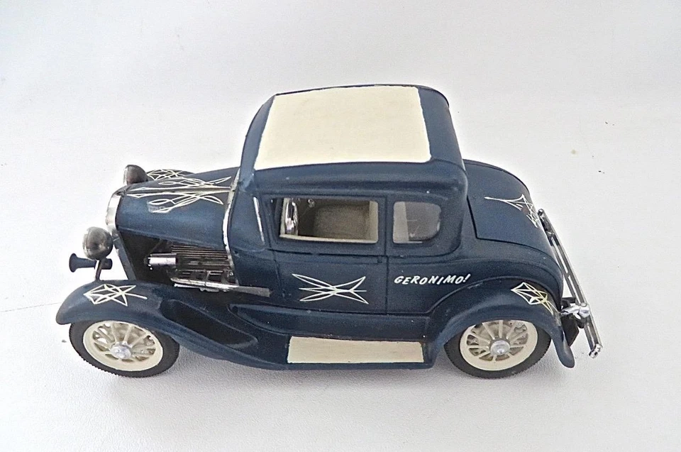 Ford Hot Rod 1930 "Geronimo" construido con monograma con caja original con instrucciones Foto 4 de 4