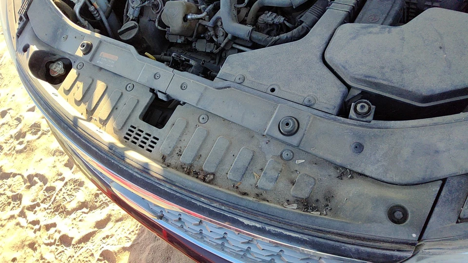 2014 Kia Sorento Top Plastic Cover Above Radiator Support Sight Shield Oem - Image 3 of 4