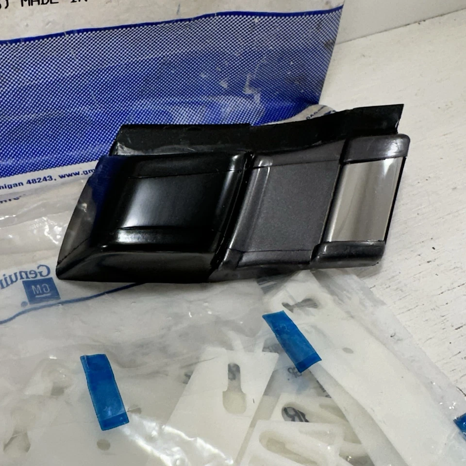 Новый OEM GM 88891345 Buick Lesabre Custom Limited комплект отделки молдинга крыла под правую руку новый из старых запасов - Изображение 4 из 4