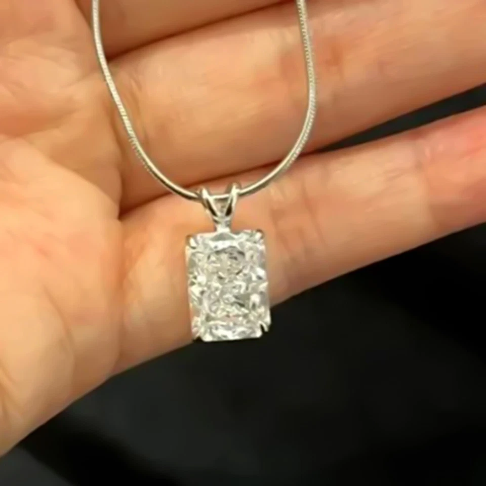 Colgante de diamantes blancos de corte radiante certificado de 2,50 quilates en plata de ley 925 Foto 3 de 4