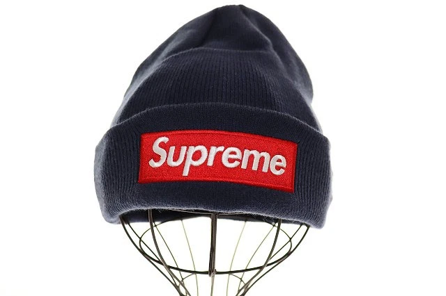 Bonnet tricoté bleu marine logo boîte Supremeera 24Aw