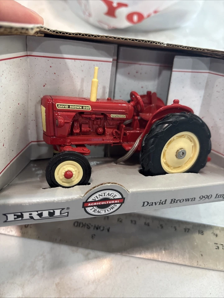 Case David Brown 990 Implematic Tractor ERTL 4180 1/32 scale - Image 2 of 4