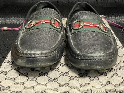 Woman's Gucci shoes size 38 Model # 263577 Black, (Green