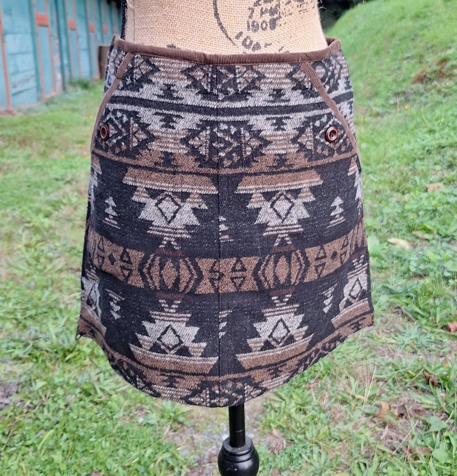 SKHOOP Doris Short Skirt Active Winter Aztec Print – Clearance - Image 2 of 4