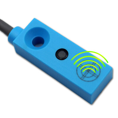 Induktiver Miniatur Näherungsschalter / Sensor 10-30 Volt PNP NC Endstop IP68