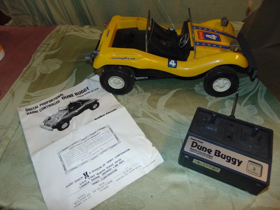 RADIO CONTROLLED DUNE BUGGY RADIO SHACK - Image 4 of 4