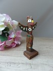 Totem en résine sculpté et peint à la main au Canada