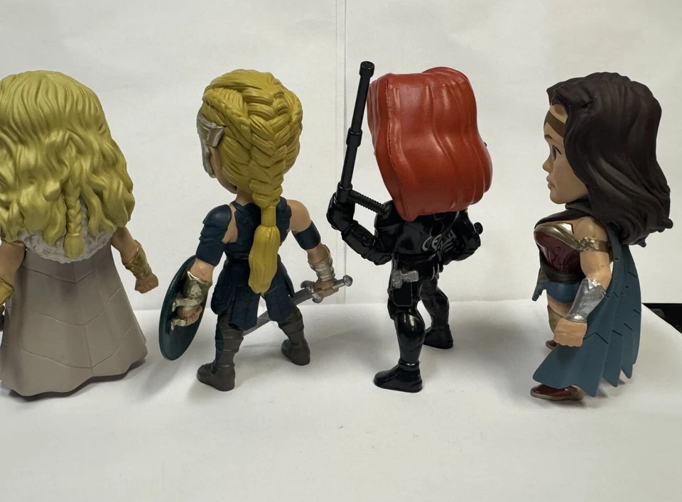 Lote de 4 ~ Mini Figura METALES FUNDIDOS A PRESIÓN Suelta ~ Viuda Negra, Mujer Maravilla, más Foto 4 de 4