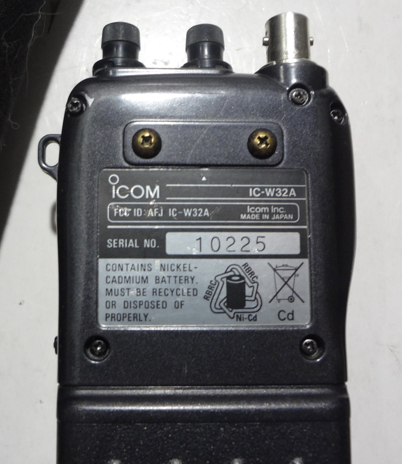 ICW32A Dual Band Handheld Transceiver w/ Accessories & Notes Not