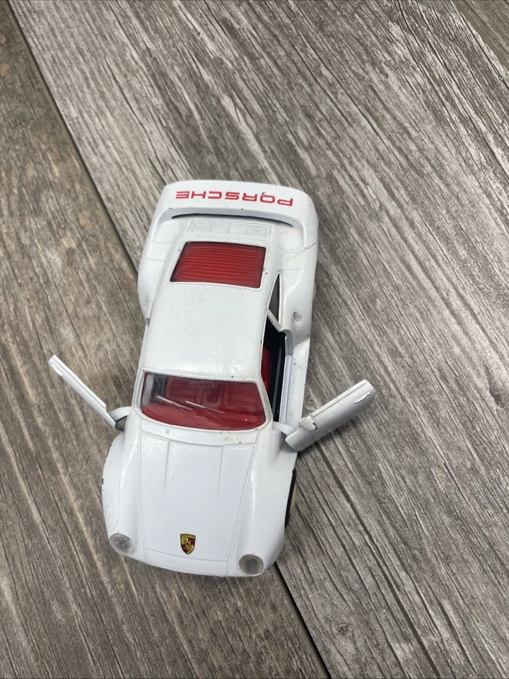 VTG MAJORETTE 2500 SERIES GRAND SPORT PORSCHE 959 WHITE DIECAST 1:34 SCALE - Image 3 of 4