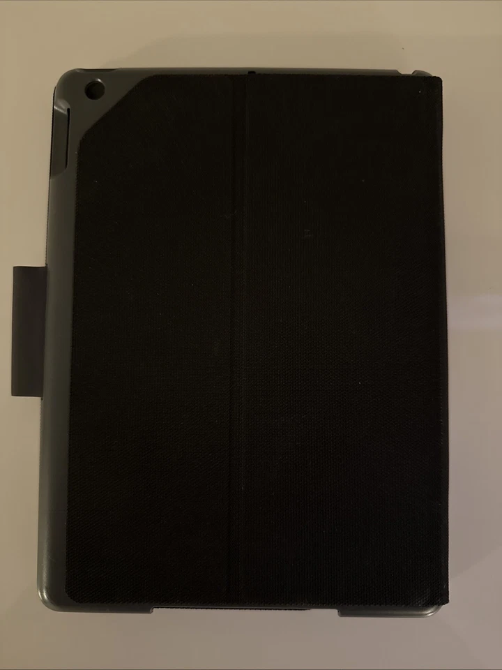 Funda delgada tipo folio Logi Y-R0051 para iPad con teclado Bluetooth 820-008847 Foto 3 de 4