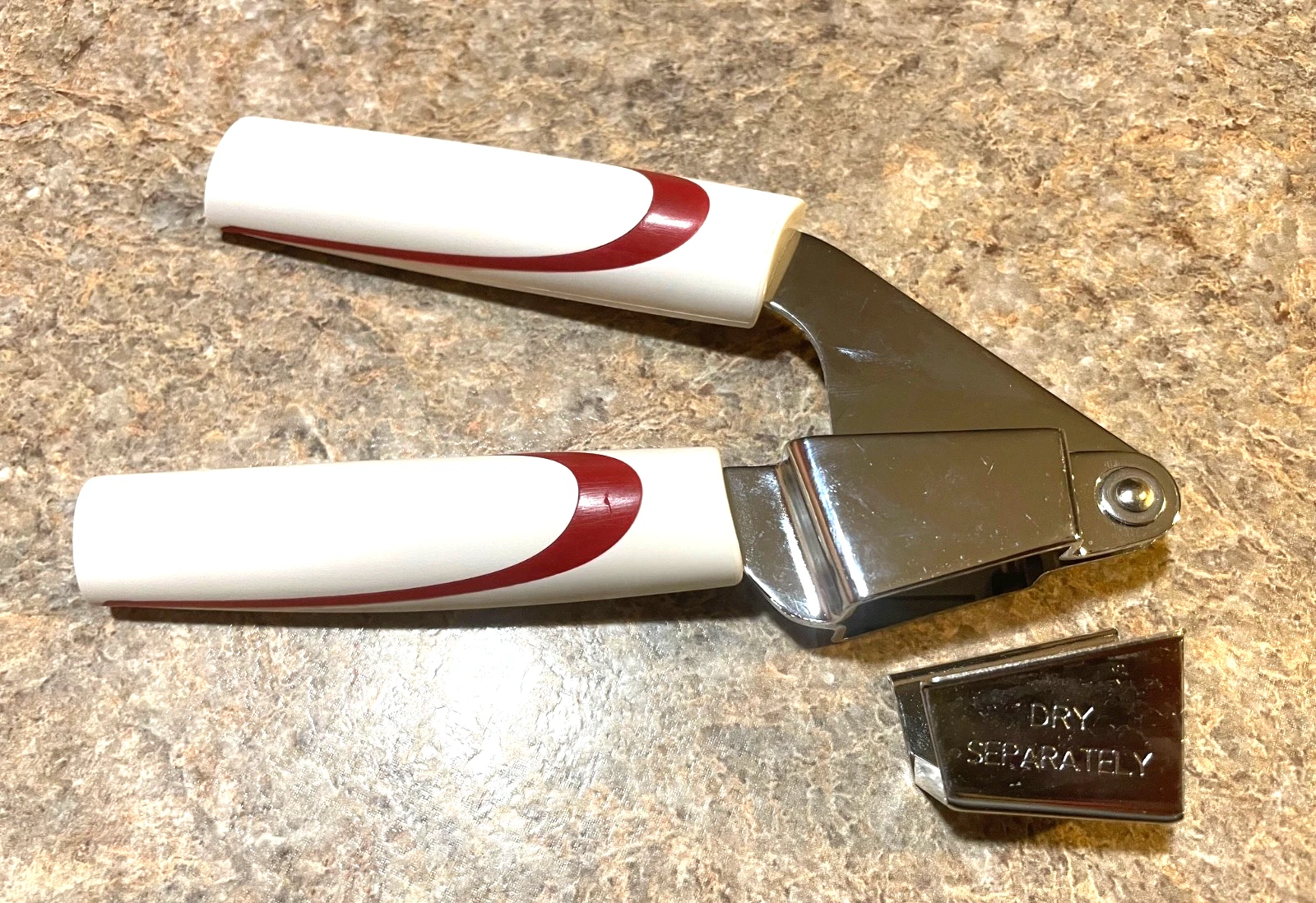 Vtg Leifheit GARLIC PRESS Red/Beige Handle Hand Operated Kitchen Tool