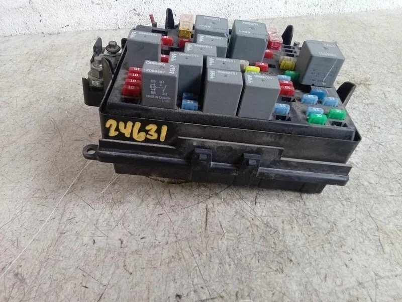 GMC Sierra 2500 2003-2005 camioneta motor caja de fusibles turbo Foto 2 de 4