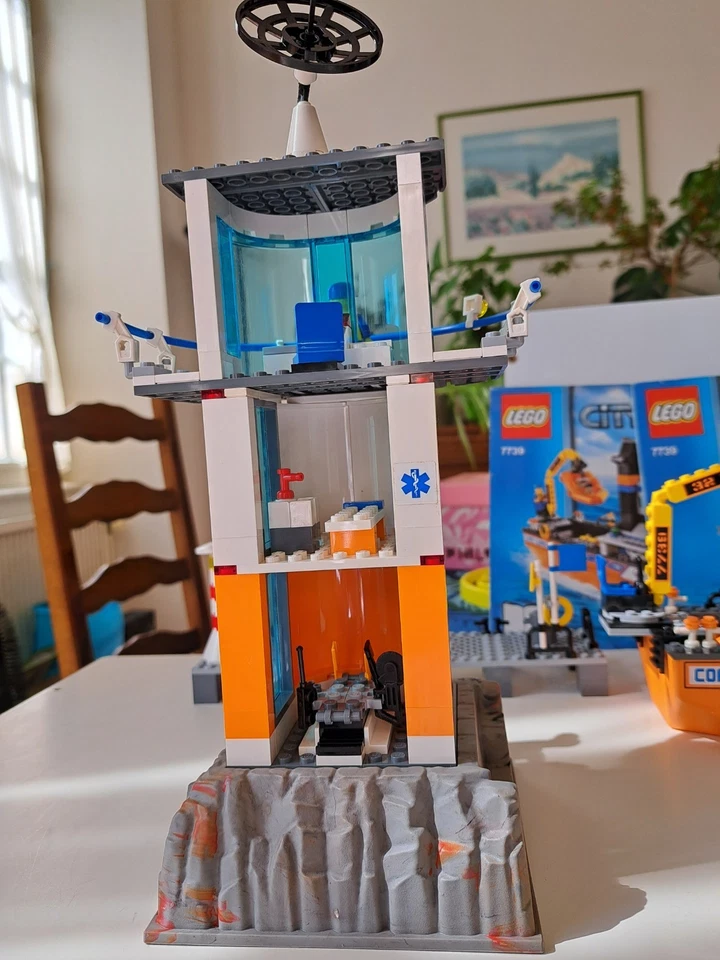 LEGO City 7739 Coast Guard Patrol Boat and Tower, photo 2 sur 5