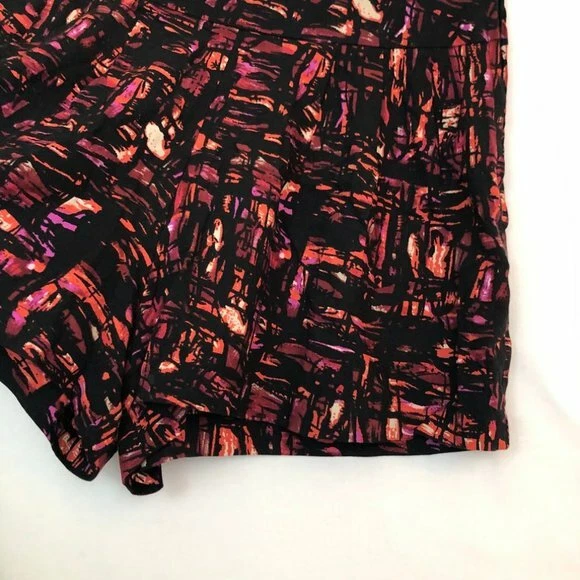 Bermuda FOREVER 21 preta rosa tribal asteca boho geométrica cintura alta pequena - Imagem 2 de 4