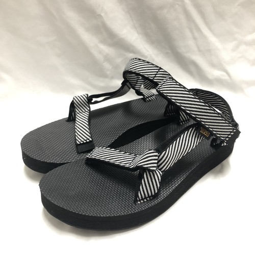 nike universal sandals
