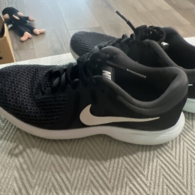 NIKE Revolution 4 Athletic Sneaker BLACK Womans SIZE 6