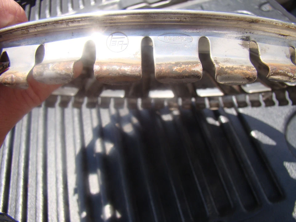 Cubierta de rueda tapacubos Toyota Corona Mark II de colección 1970 1971 1972 Foto 3 de 4